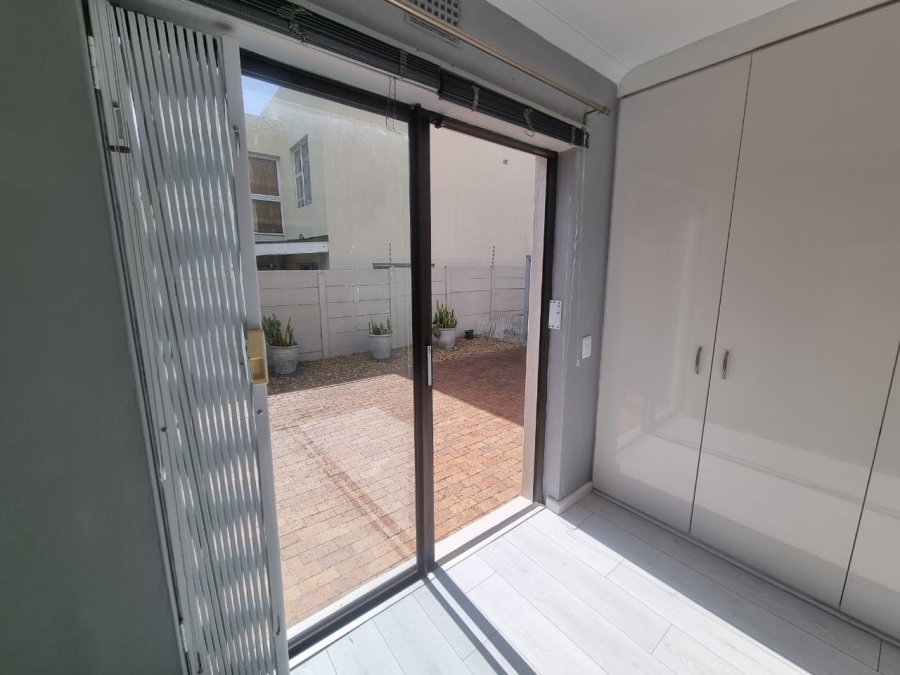 1 Bedroom Property for Sale in Royal Ascot Western Cape